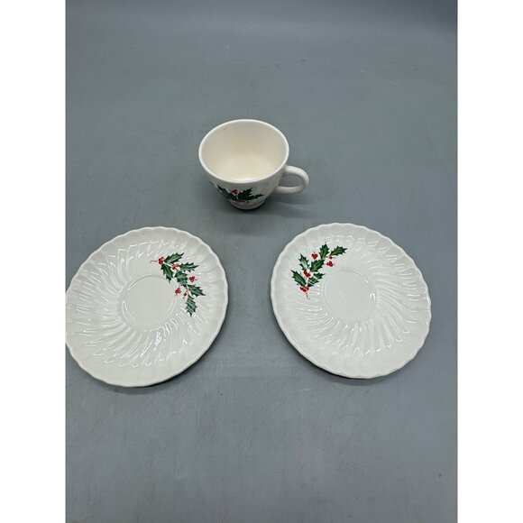 Vintage Christmas Holly berry Cup & 2 Saucer Set - Ceramic Tableware READ - Picture 3 of 12